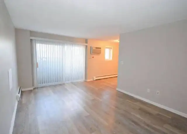 Property at 504 14th St SE #6, Rochester, MN, 55904, 2 beds, 1 bath, [object Object]