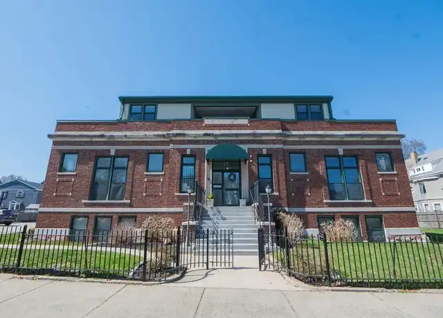 Property at 15 Parrott St #101, Lynn, MA, 01902, 2 beds, 2 baths, [object Object]