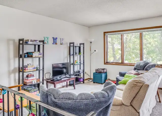 Property at 900 SE 9th Ave Unit 900, Minneapolis, MN, 55414, 3 beds, 1 bath, [object Object]