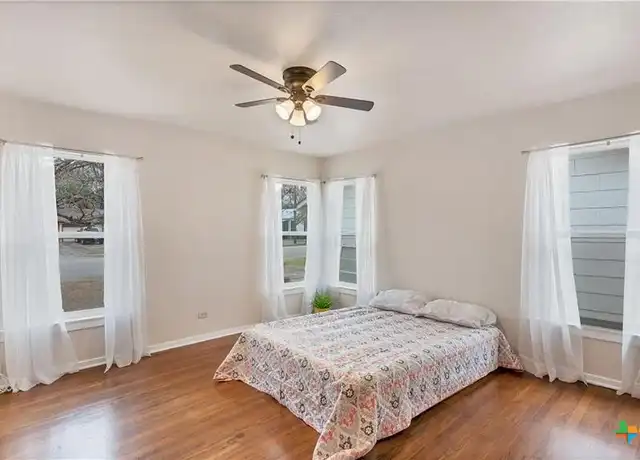 Property at 838 W Coll St, New Braunfels, TX, 78130, 1 bed, 1 bath, [object Object]