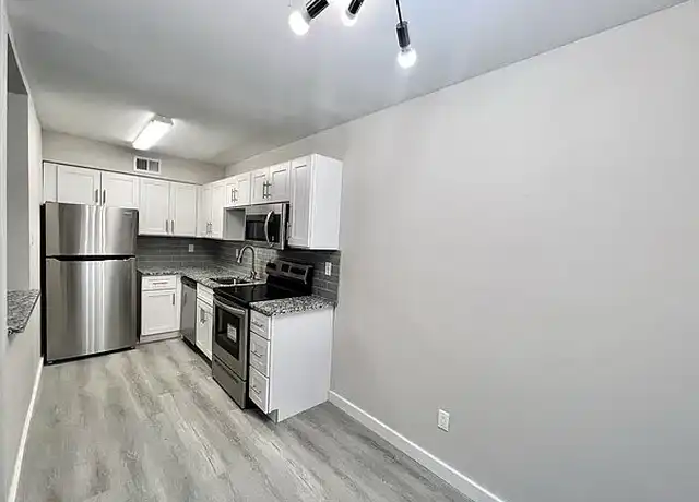 Property at 2700 At Homewood Apartments - 2700 Temple Crest Dr, Birmingham, AL, 35209, 2 beds, 1.5 baths, [object Object]