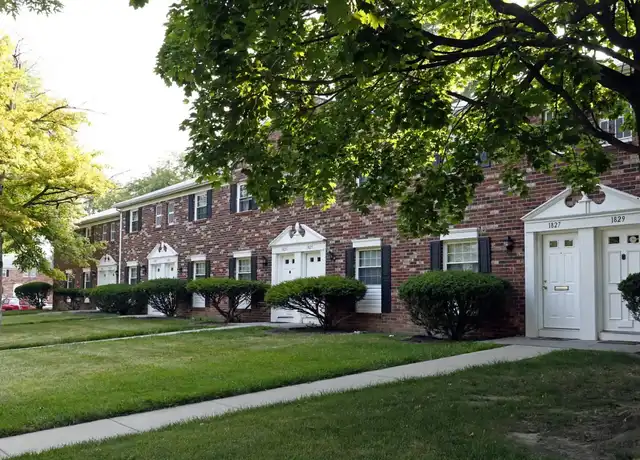 Property at Glendale Village - 1812 Glen Valley Dr, Toledo, OH, 43614, 1-2 bed, 1 bath, [object Object]