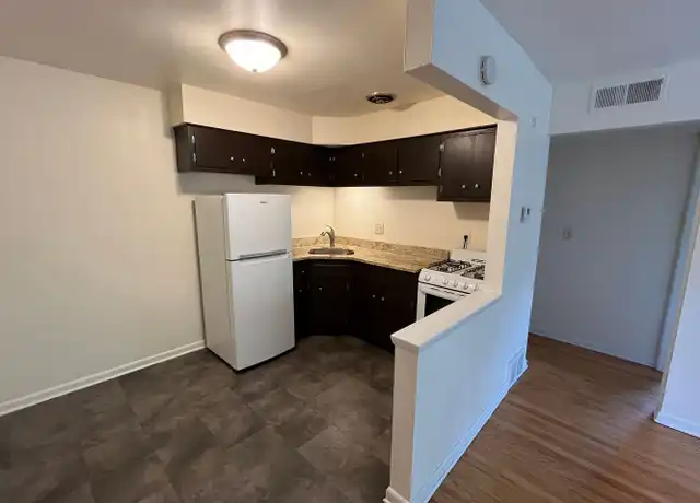 Property at 3020 W Fardale Ave Unit 01, Milwaukee, WI, 53221, 1 bed, 1 bath, [object Object]