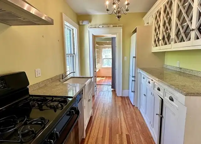 Property at 984 Chestnut St Unit 2, Newton, MA, 02464, 3 beds, 1.5 baths, [object Object]