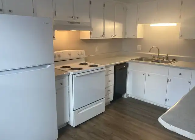 Property at 1436 SE Harbor Dr Unit 1372-D, Wilmington, NC, 28409, 1 bed, 1 bath, [object Object]