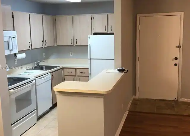 Property at 10717 Cleary Blvd #207, Plantation, FL, 33324, 1 bed, 1 bath, [object Object]