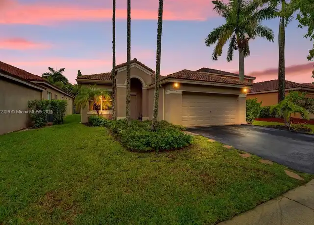 Property at 930 Bluewood Ter, Weston, FL, 33327, 3 beds, 2 baths, [object Object]