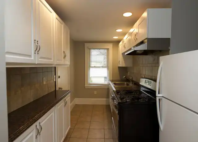 Property at 24 Webster St Unit 209, Haverhill, MA, 01830, 2 beds, 1 bath, [object Object]