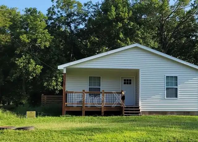Property at 105 W Leighton St, Frontenac, KS, 66763, 3 beds, 2 baths, [object Object]