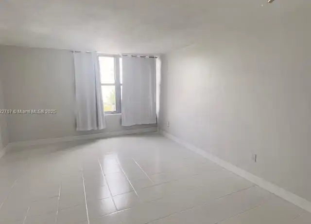 Property at 2899 Collins Ave #608, Miami Beach, FL, 33140, 1 bed, 1 bath, [object Object]