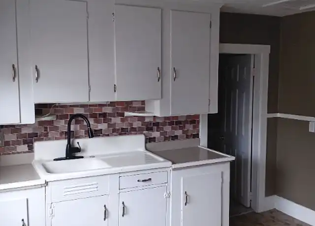 Property at 37 Sumner Ave Unit 2, Cranston, RI, 02920, 2 beds, 1 bath, [object Object]