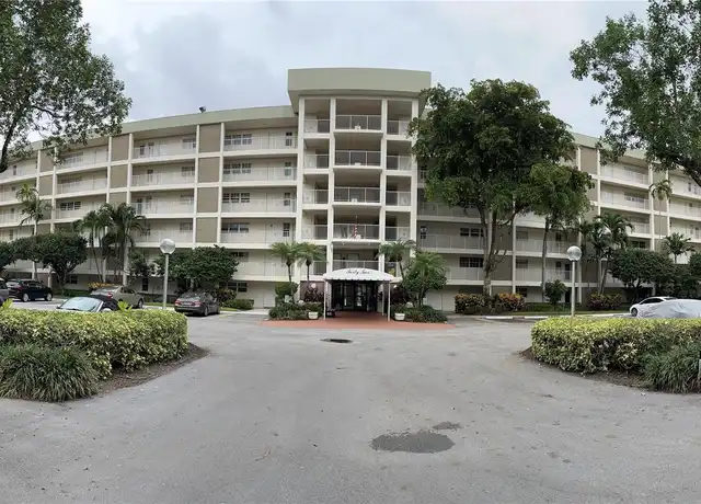 Property at 3150 N Course Ln #610, Pompano Beach, FL, 33069, 3 beds, 2 baths, [object Object]