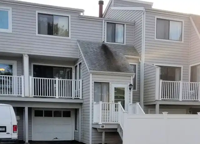 Property at 212 Crosswoods Rd, Branford, CT, 06405, 2 beds, 1.5 baths, [object Object]