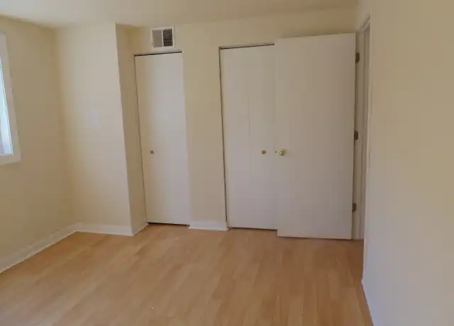 Property at 1002 Parkwood Dr Unit 1W, Joliet, IL, 60432, 2 beds, 1 bath, [object Object]