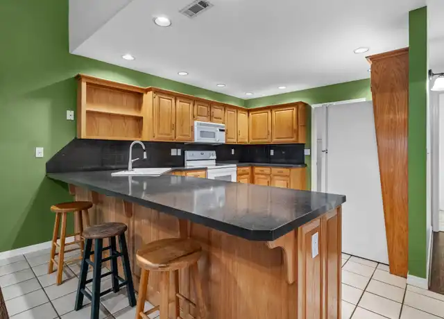 Property at 1768 N Pointer Ln, Fayetteville, AR, 72701, 2 beds, 2 baths, [object Object]