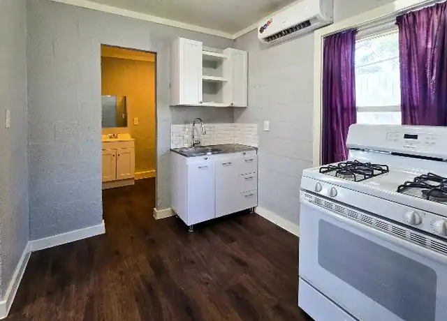 Property at 415 N Beauregard St, Alvin, TX, 77511, 1 bed, 1 bath, [object Object]