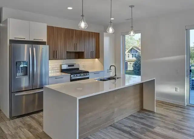 Property at 4000 Ingersoll Ave, Des Moines, IA, 50312, 0 beds, 1 bath, [object Object]