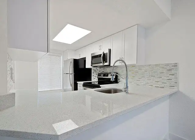 Photo of 1171 Lakepointe Lndg, Plantation, FL 33322