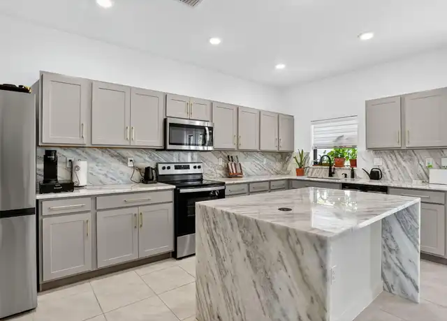 Property at 950 NW 3rd Ter, Pompano Beach, FL, 33060, 3 beds, 2.5 baths, [object Object]