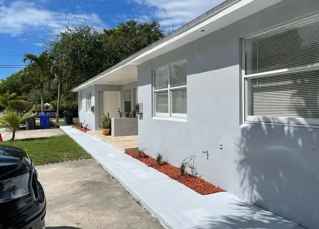 Property at 802 N 58th Ave Unit LEFT, Hollywood, FL, 33021, 2 beds, 2 baths, [object Object]