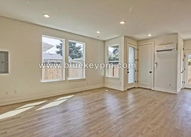 Property at 1526 N Watts St Unit B, Portland, OR, 97217, 2 beds, 2 baths, [object Object]
