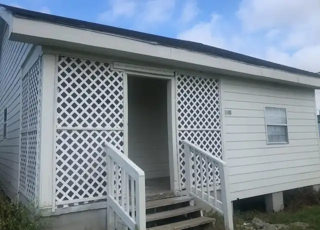 Property at 1908 Dicarlo Dr, Chalmette, LA, 70043, 2 beds, 1 bath, [object Object]