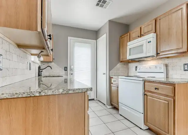 Property at 1005 SW 153rd St, Oklahoma City, OK, 73170, 2 beds, 2 baths, [object Object]