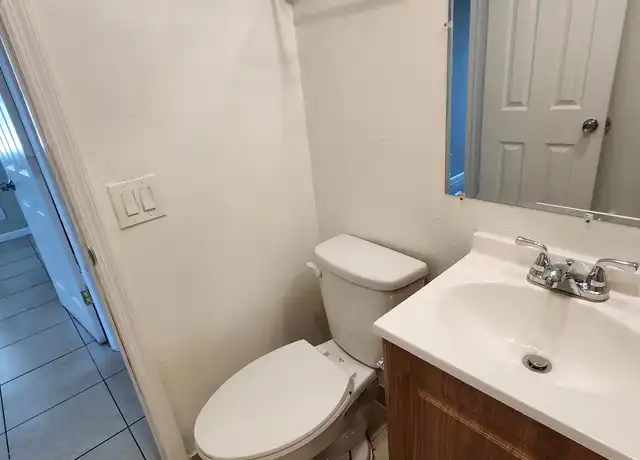 Property at 933 Laurel Dr Unit D, Lake Park, FL, 33403, 2 beds, 1 bath, [object Object]