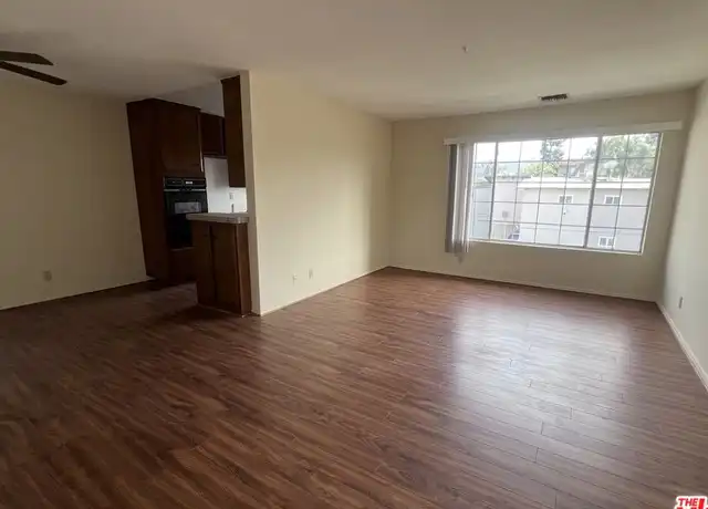Property at 18600 Burbank Blvd Unit 206, Tarzana, CA, 91356, 2 beds, 2 baths, [object Object]