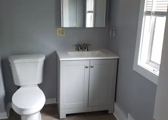 Property at 98 Essex St Apt 4, Bangor, ME, 04401, 2 beds, 1 bath, [object Object]