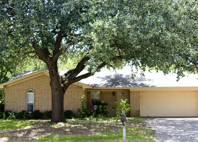Property at 1520 State Ave, Stephenville, TX, 76401, 3 beds, 2 baths, [object Object]