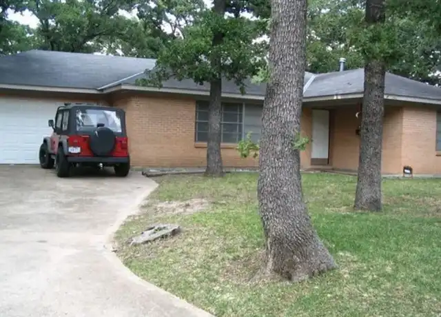 Property at 4005 Oaklawn St, Bryan, TX, 77801, 3 beds, 2 baths, [object Object]