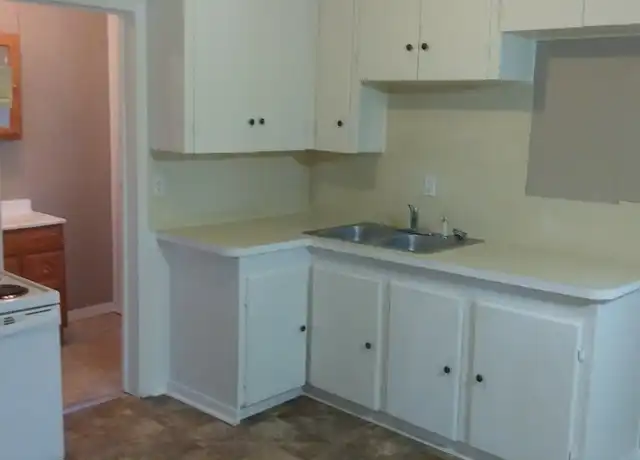 Property at 2809 Pearl Ave, Groves, TX, 77619, 1 bed, 1 bath, [object Object]