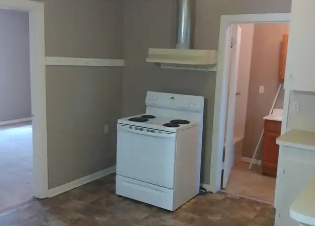 Property at 2809 Pearl Ave, Groves, TX, 77619, 1 bed, 1 bath, [object Object]