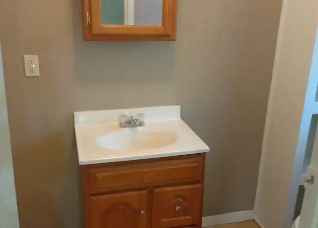 Property at 2809 Pearl Ave, Groves, TX, 77619, 1 bed, 1 bath, [object Object]