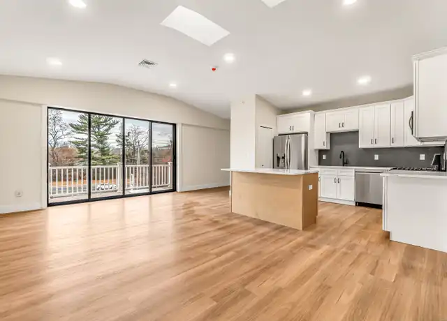 Property at 937 Post Rd Ph 3A, Fairfield, CT, 06824, 2 beds, 1 bath, [object Object]
