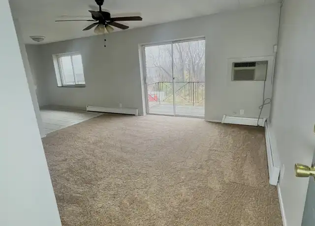 Property at 365 Moon Clinton Rd Unit 3, Moon Twp, PA, 15108, 2 beds, 1 bath, [object Object]