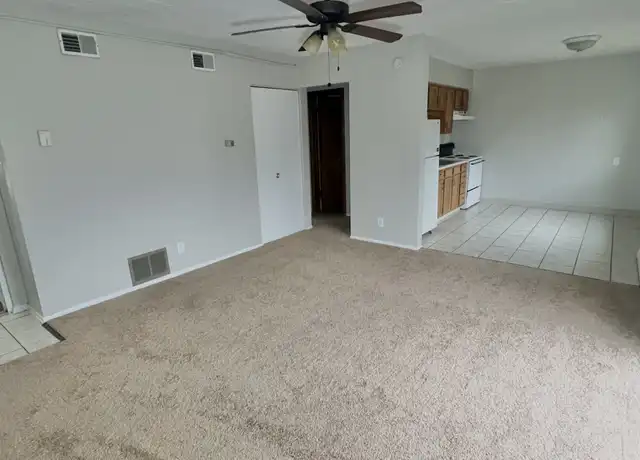 Property at 365 Moon Clinton Rd Unit 3, Moon Twp, PA, 15108, 2 beds, 1 bath, [object Object]