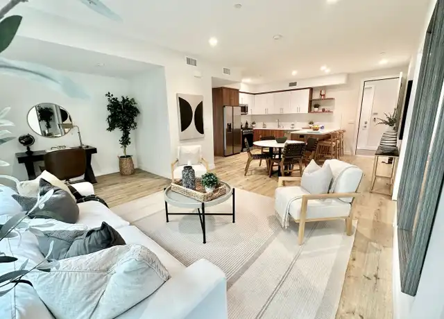 Property at 4264 S Centinela Ave Unit 201, Los Angeles, CA, 90066, 3 beds, 3 baths, [object Object]
