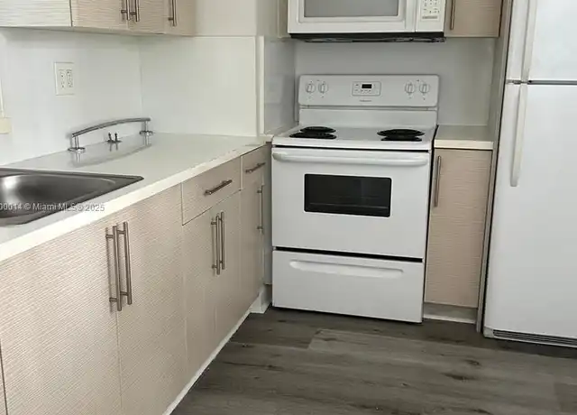 Property at 4393 NW 11th St Unit 17, Miami, FL, 33126, 1 bed, 1 bath, [object Object]