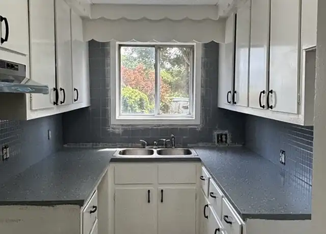 Property at 934 County St Unit 1 rear, Fall River, MA, 02723, 2 beds, 1 bath, [object Object]