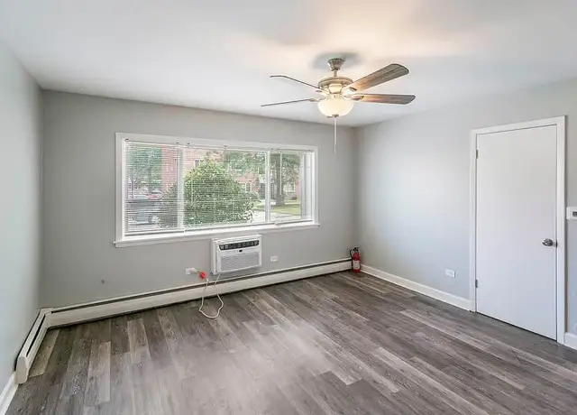 Photo of 2020 Linden Ave, Waukegan, IL 60087