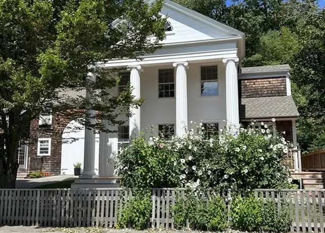 Property at 24 Morse Ct Unit B, Manchester-by-the-Sea, MA, 01944, 2 beds, 1 bath, [object Object]