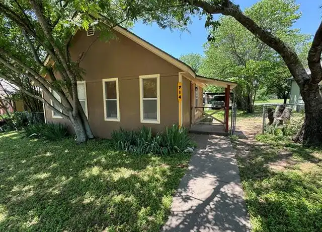 Property at 714 N Houston St, Granbury, TX, 76048, 2 beds, 1 bath, [object Object]