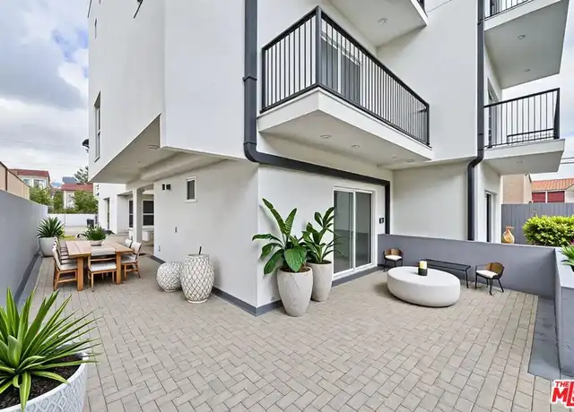 Property at 1106 Queen Anne Pl Unit 1106 1/2, Los Angeles, CA, 90019, 4 beds, 5 baths, [object Object]