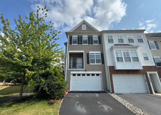 Property at 42292 Shoover Sq, Chantilly, VA, 20152, 3 beds, 2.5 baths, [object Object]