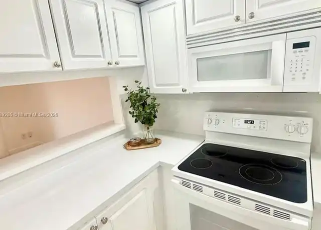 Property at 984 W 40th St #2, Hialeah, FL, 33012, 3 beds, 3 baths, [object Object]
