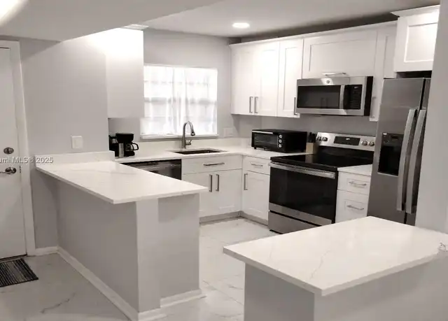 Property at 200 Jacaranda Dr Unit 5B, Plantation, FL, 33324, 2 beds, 2 baths, [object Object]