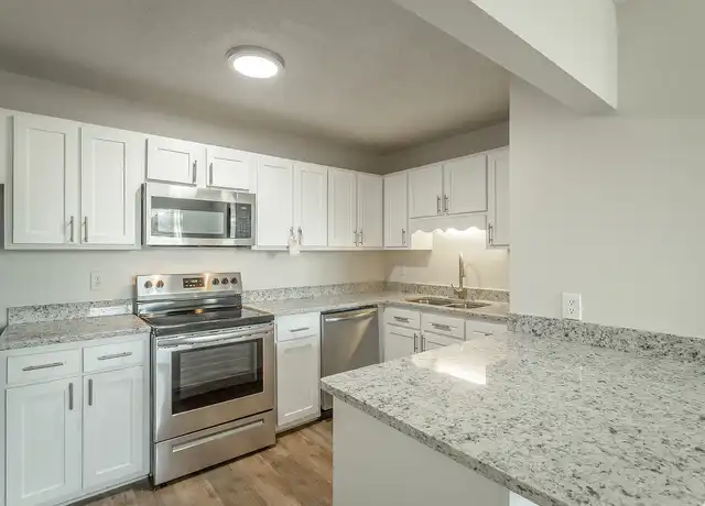 Property at Kate's View Apartments - 127 Goodson Ave, Chattanooga, TN, 37405, 1 bed, 1 bath, [object Object]