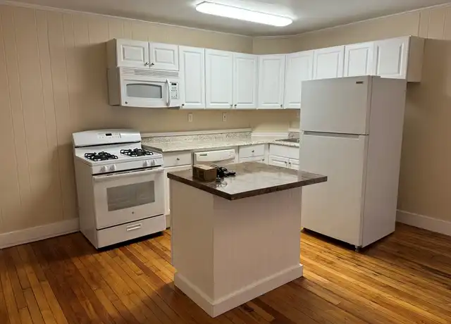 Property at 38 Freebody St Unit 202, Newport, RI, 02840, 1 bed, 1 bath, [object Object]